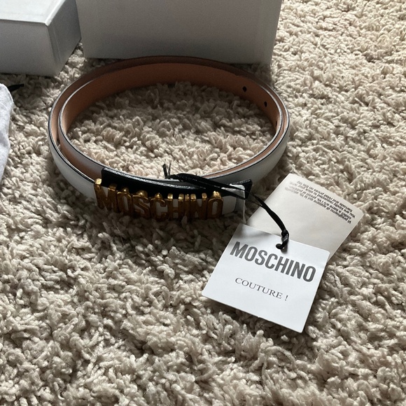 MOSCHINO SKINNY LOGO LEATHER BELT. SIZE 42 IT. WHITE. main image 6